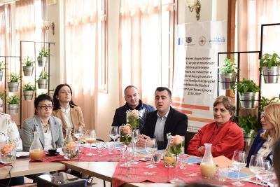 Civil society organizations meeting with local government representatives in Elbasan. Photo: Gazeta Shqiptare