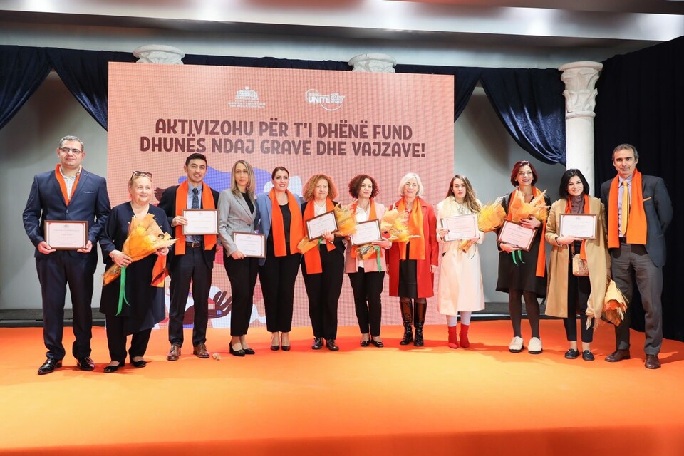 Activists supporting survivors of violence receive certificates of appreciation. Photo: Ministry of Health and Social Protection