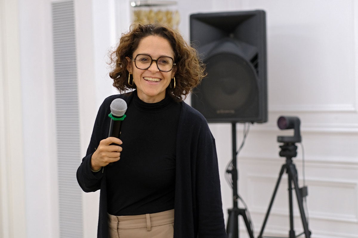 Zinnya del Villar engages with media professionals, researchers, civil society representatives, and youth from Albania, offering valuable insights on crafting stories with data. Photo: UN Women